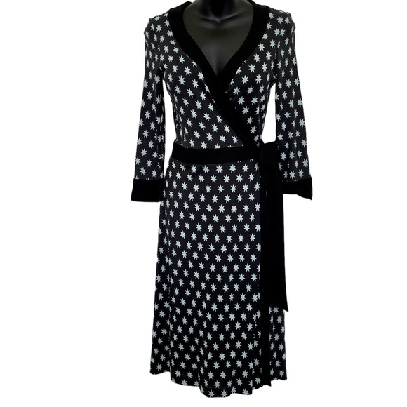 Diane Von Furstenberg Rare “Taurus" Banded Wrap Dress in Black/Pale Blue Size 6 - Picture 14 of 14